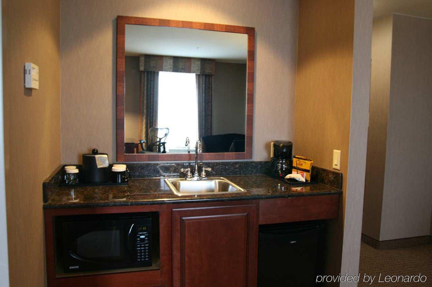 Hilton Garden Inn Columbus Edinburgh Room photo